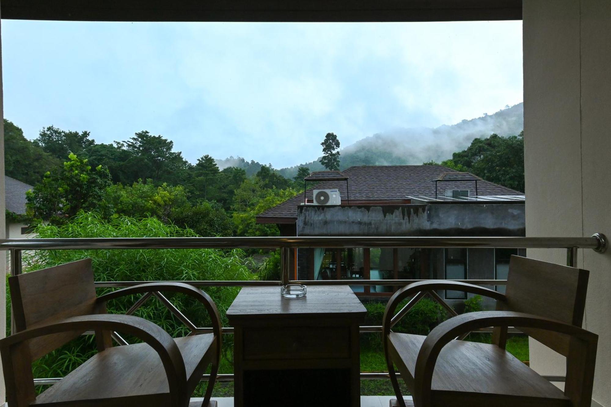 Cascade Tara Hotell Na Mueang Rum bild